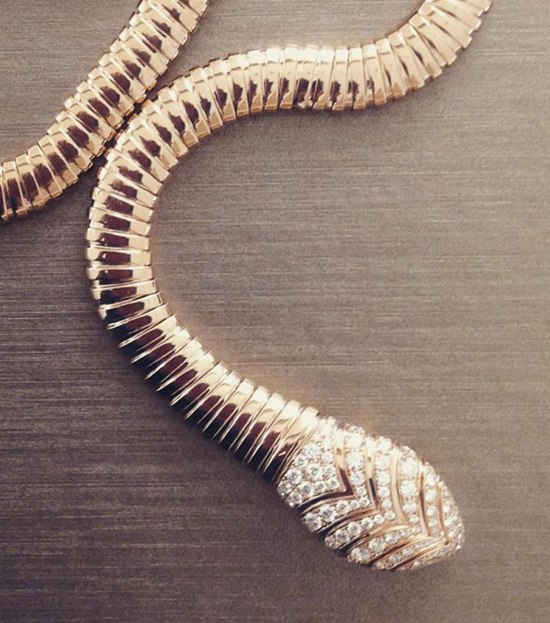 宝格丽Serpenti Tubogas系列 线条灵活轻盈大气
