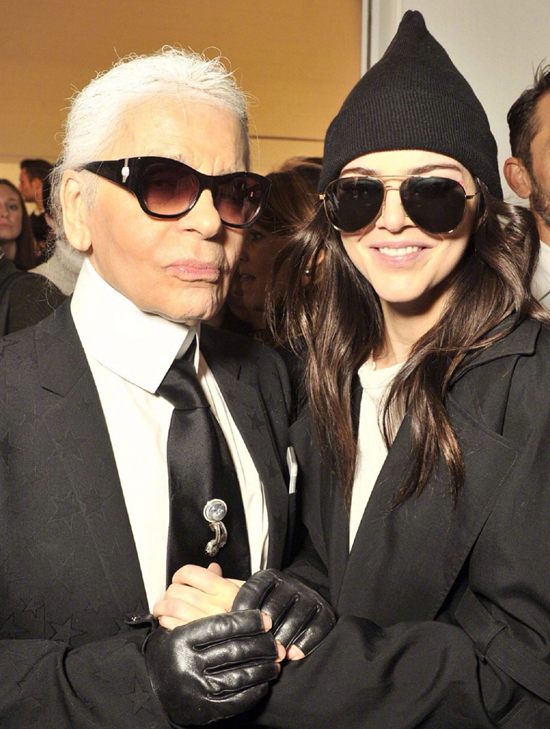 香奈儿艺术总监Karl Lagerfeld去世 享年85岁Fri Feb 22 2019 17:44:00 GMT+0800 (中国标准时间) 香奈儿艺术总监Karl Lagerfeld去世 享年85岁Fri Feb 22 2019 17:44:00 GMT+0800 (中国标准时间)