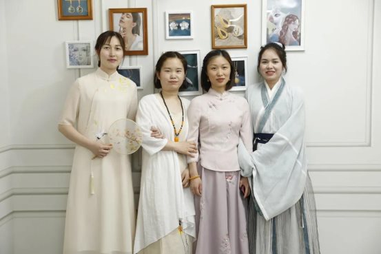 【银时代】女王珠宝背后的女人们Mon Apr 26 2021 11:49:18 GMT+0800 (中国标准时间) 【银时代】女王珠宝背后的女人们Mon Apr 26 2021 11:49:18 GMT+0800 (中国标准时间)