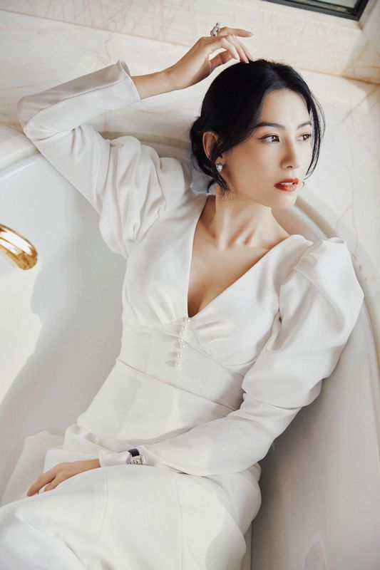 张柏芝穿白色礼服优雅亮相品牌新品发布会Thu Sep 30 2021 14:28:54 GMT+0800 (中国标准时间)